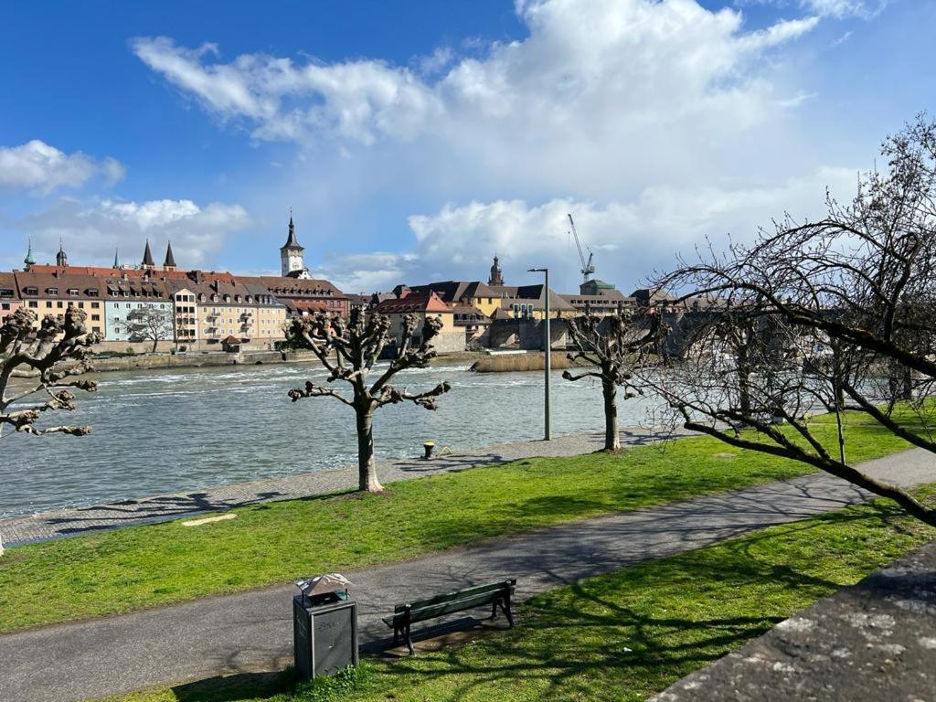 Stilvolle Wohnung An Der Alten Mainbruecke Würzburg Eksteriør billede